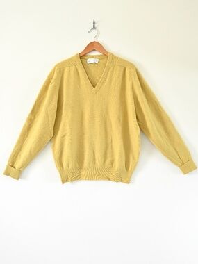 Ratti Pesaro e Ancona Ballantyne Pale Golden Yellow V Neck Geelong Wool Sweater
